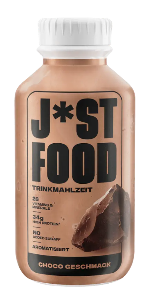 Eine braune Flasche mit der Aufschrift "J*ST FOOD TRINKMAHLZEIT" enthält eine Trinkmahlzeit mit Choco-Geschmack, bietet 26 Vitamine und Mineralstoffe, 34g Protein, ohne Zuckerzusatz und ist aromatisiert.